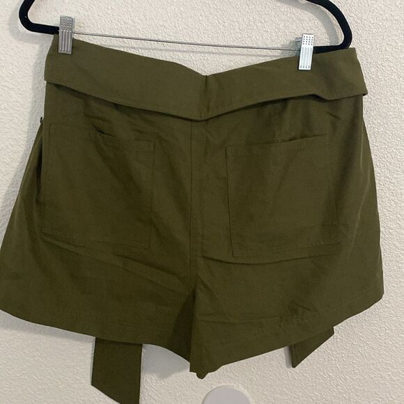 NWT- DKNY- High waisted -tie chino shorts- Dark Green- Size 18 - Picture 6 of 9